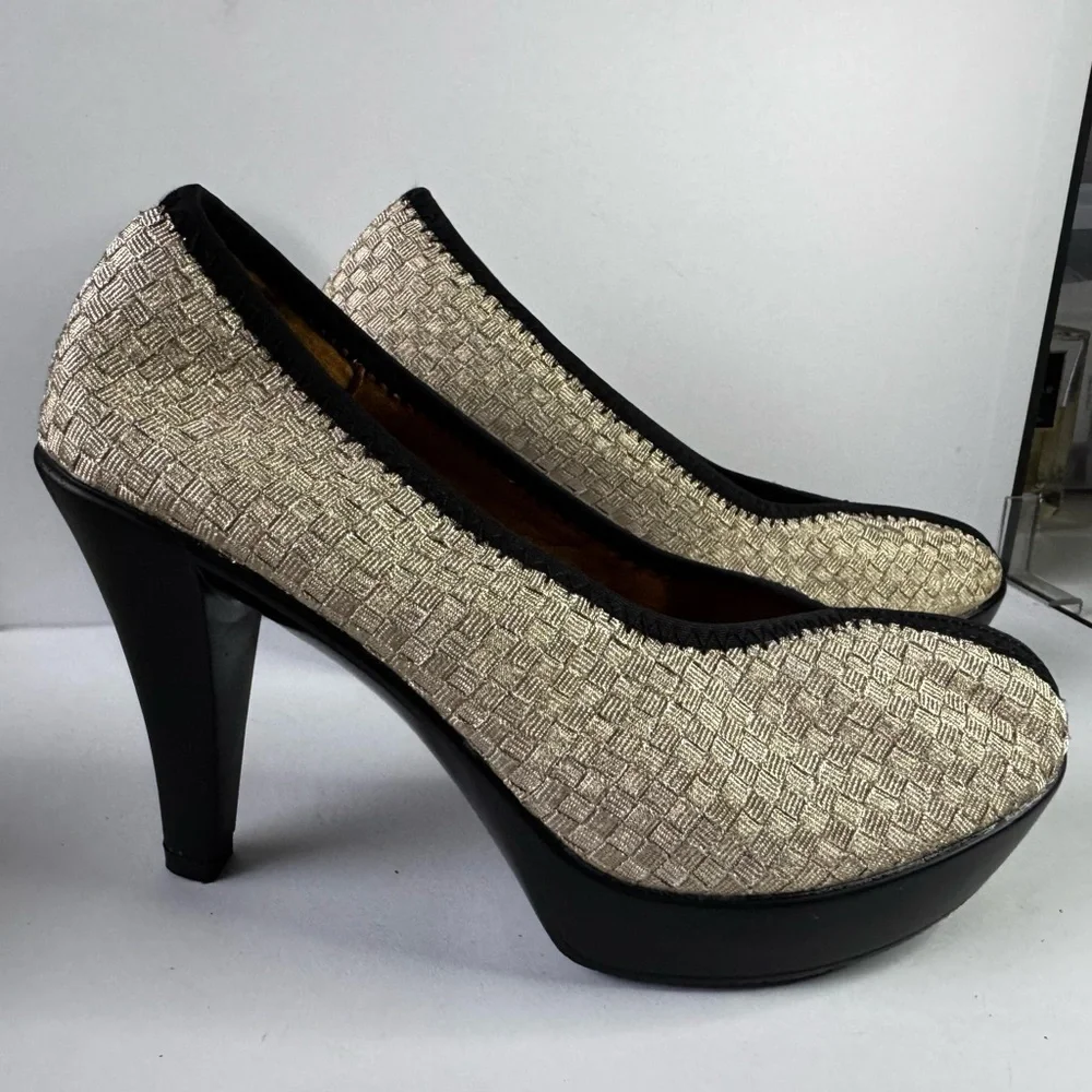Bernie Mev Cream Platform Heels Woven Textured Memory Foam 6.5 NWT